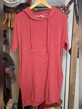 Cable & Gauge Rose-Pink Short-Sleeve Hoodie Dress